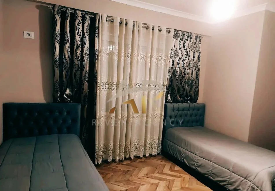 Tirane, jepet me qera shtepi 2+1 Kati 1, 200 m² 900 € (Rruga Bilal Sina)