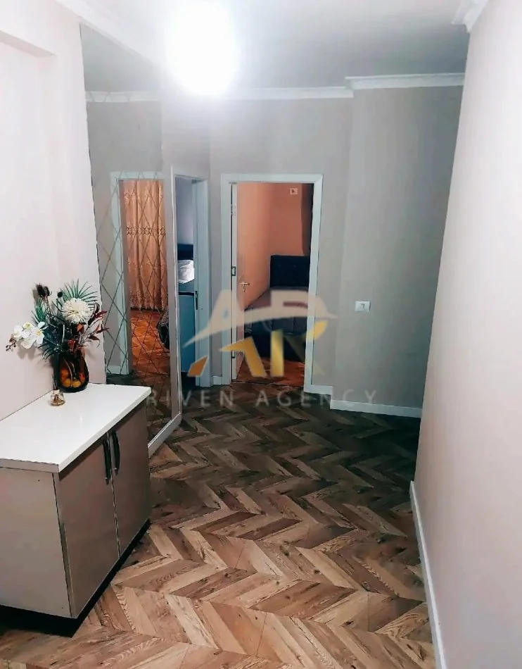 Tirane, jepet me qera shtepi 2+1 Kati 1, 200 m² 900 € (Rruga Bilal Sina)