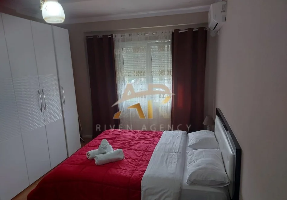 Tirane, jepet me qera shtepi 1+1 Kati 5, 96 m² 900 € (Rruga Bilal Sina)
