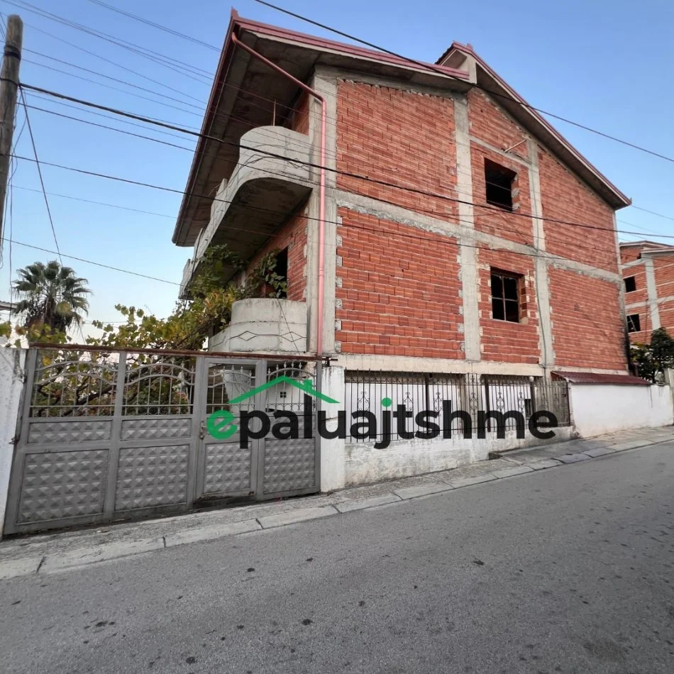 Tirane, shes shtepi 3 Katshe Kati 3, 414 m² 139.000 € (rruga lagja e re vore)