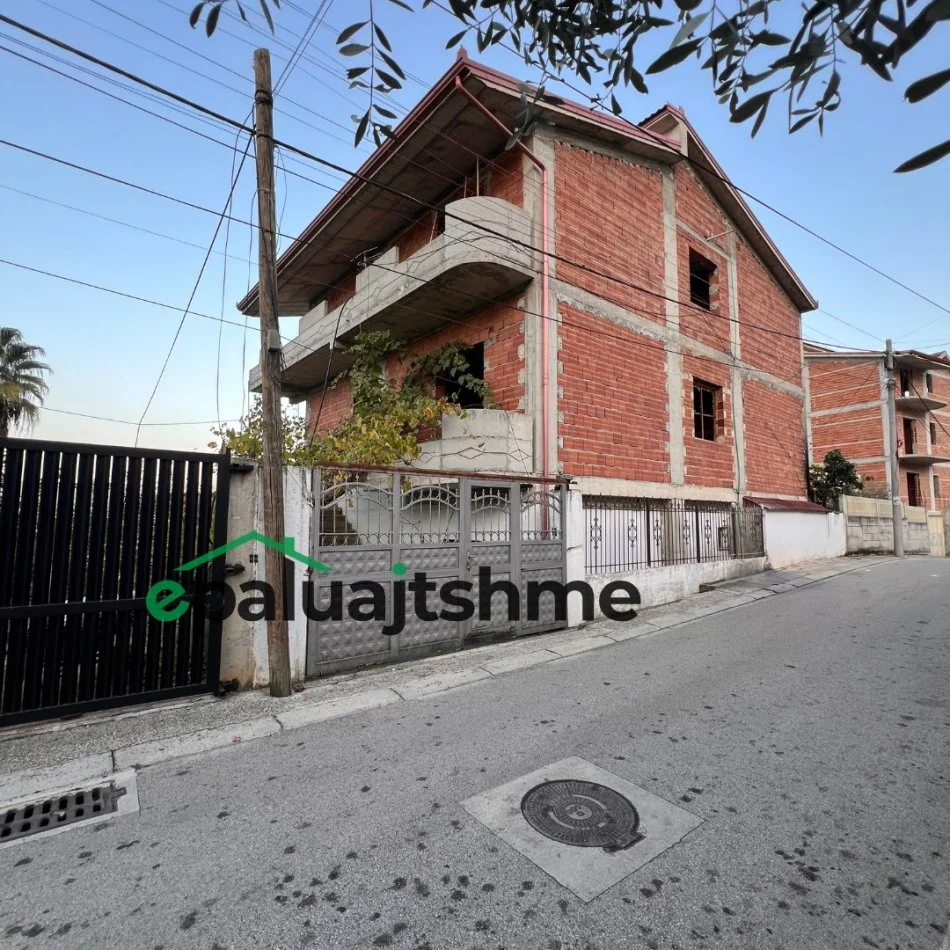 Tirane, shes shtepi 3 Katshe Kati 3, 414 m² 139.000 € (rruga lagja e re vore)