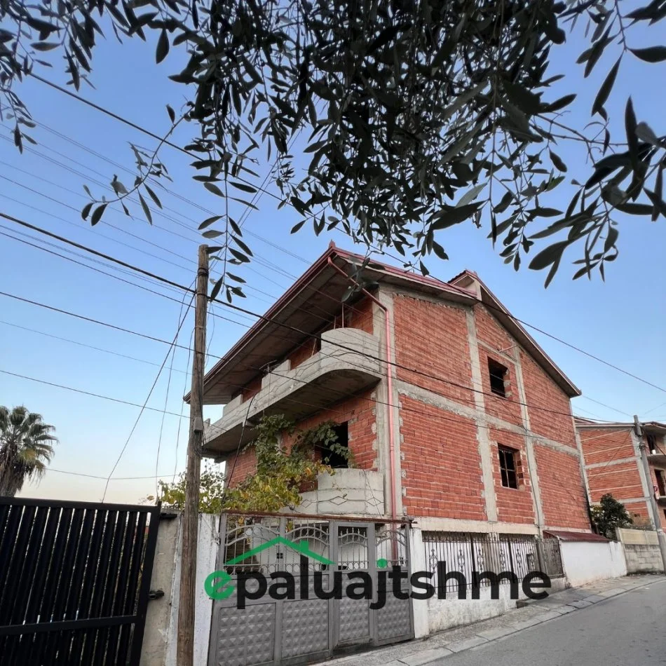 Tirane, shes shtepi 3 Katshe Kati 3, 414 m² 139.000 € (rruga lagja e re vore)