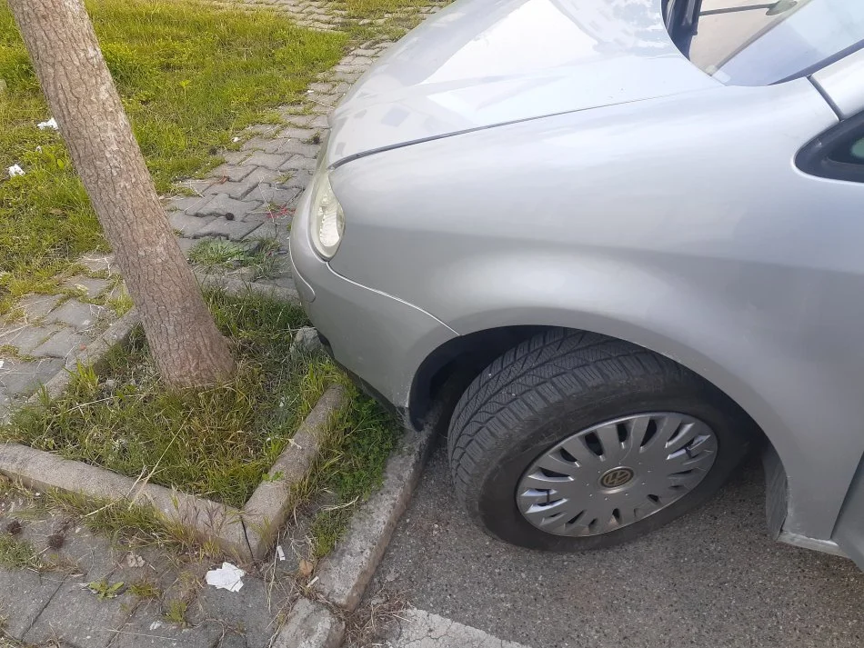 Durres, shitet makine VW Touran Nafte, e argjendtë manuale Kondicioner 208.000 km 3.600 €