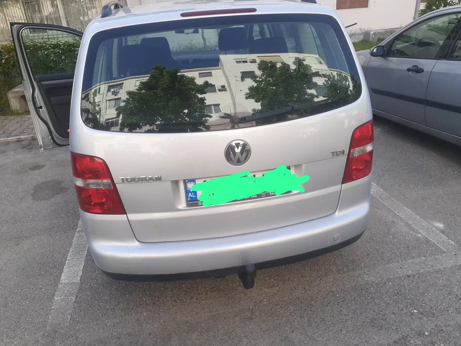 Durres, shitet makine VW Touran Nafte, e argjendtë manuale Kondicioner 208.000 km 3.600 €