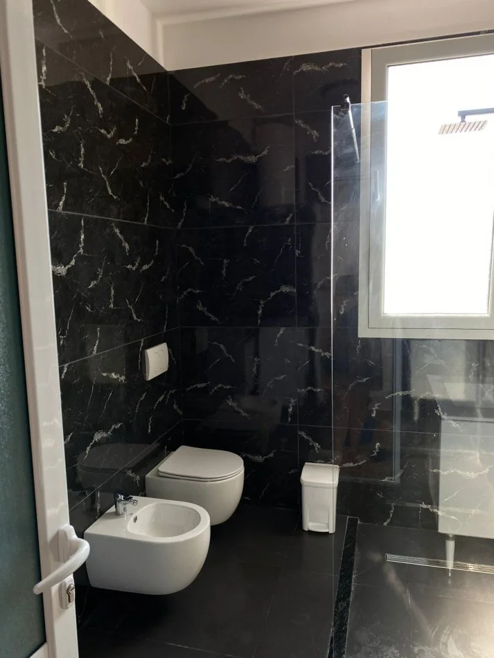 Tirane, Apartament 1+1 me qira Kati 5, 72 m² 520 € (Liceu Artistik)