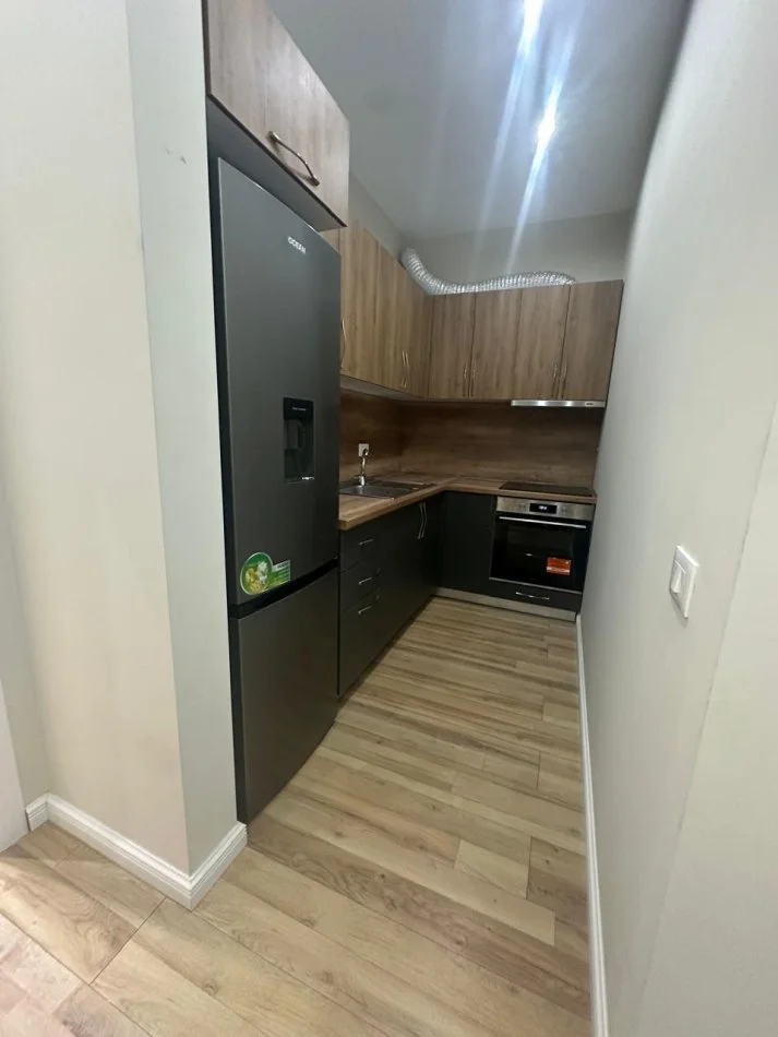 Tirane, jepet me qera apartament 2+1 Kati 7, 100 m² 600 € (rruga e dibres)