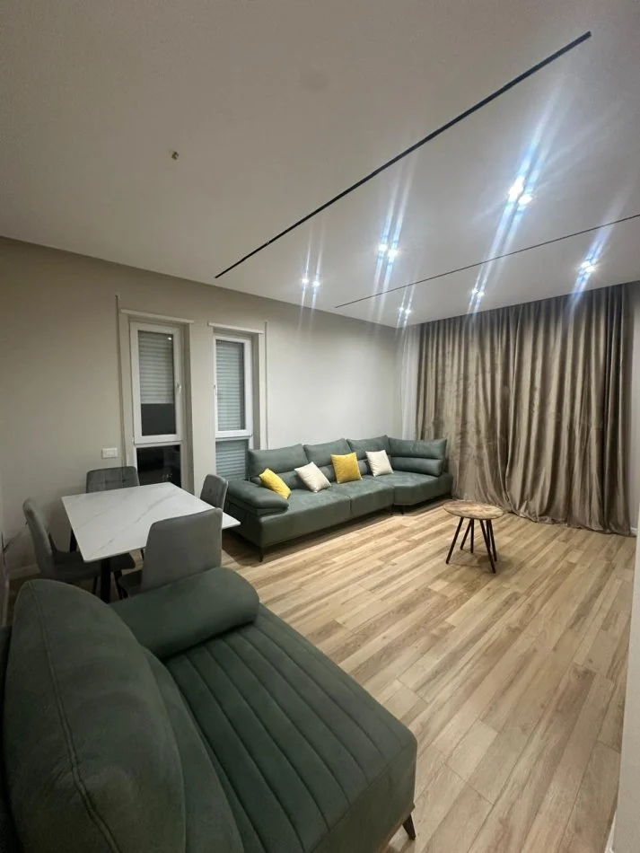 Tirane, jepet me qera apartament 2+1 Kati 7, 100 m² 600 € (rruga e dibres)