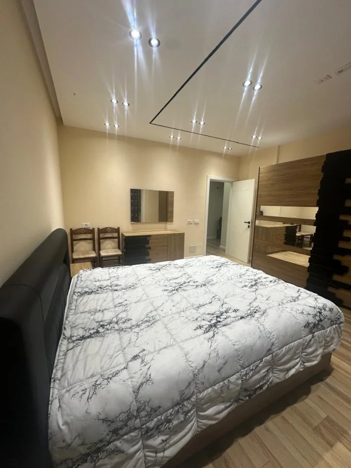 Tirane, jepet me qera apartament 2+1 Kati 7, 100 m² 600 € (rruga e dibres)