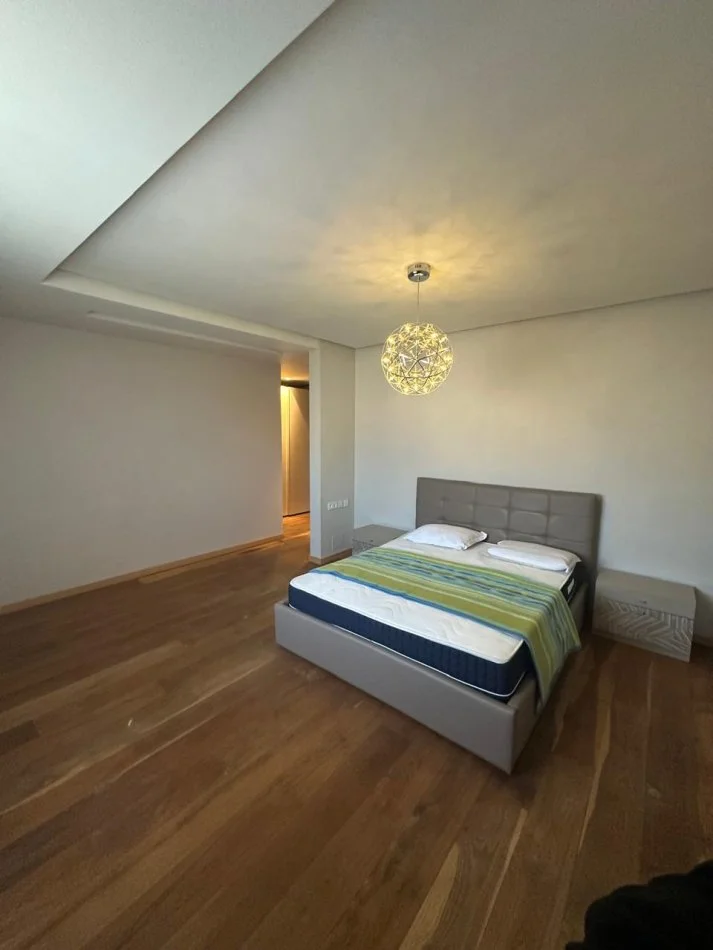 Tirane, jepet me qera Vile 3 Katshe Kati 4, 550 m² 3.900 € (Lunder)