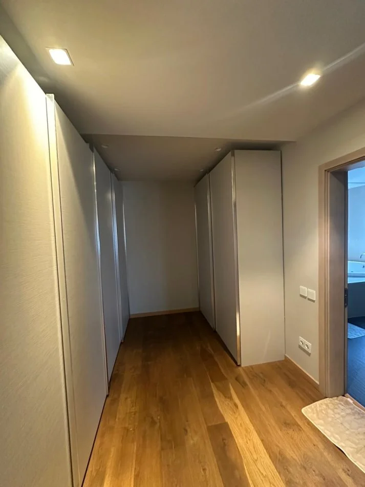 Tirane, jepet me qera Vile 3 Katshe Kati 4, 550 m² 3.900 € (Lunder)