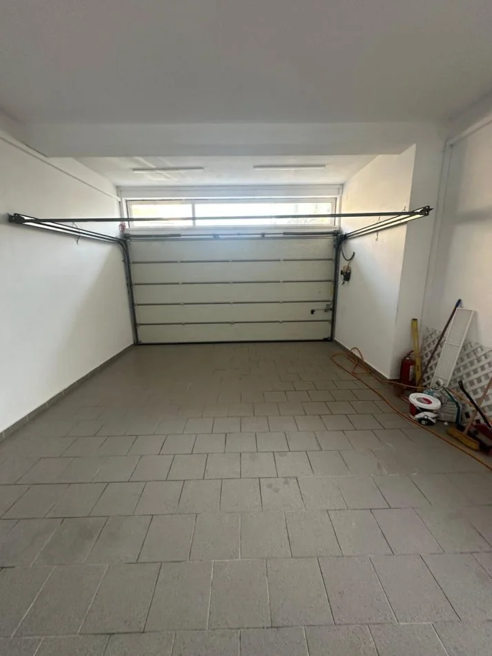 Tirane, jepet me qera Vile 3 Katshe Kati 4, 550 m² 3.900 € (Lunder)