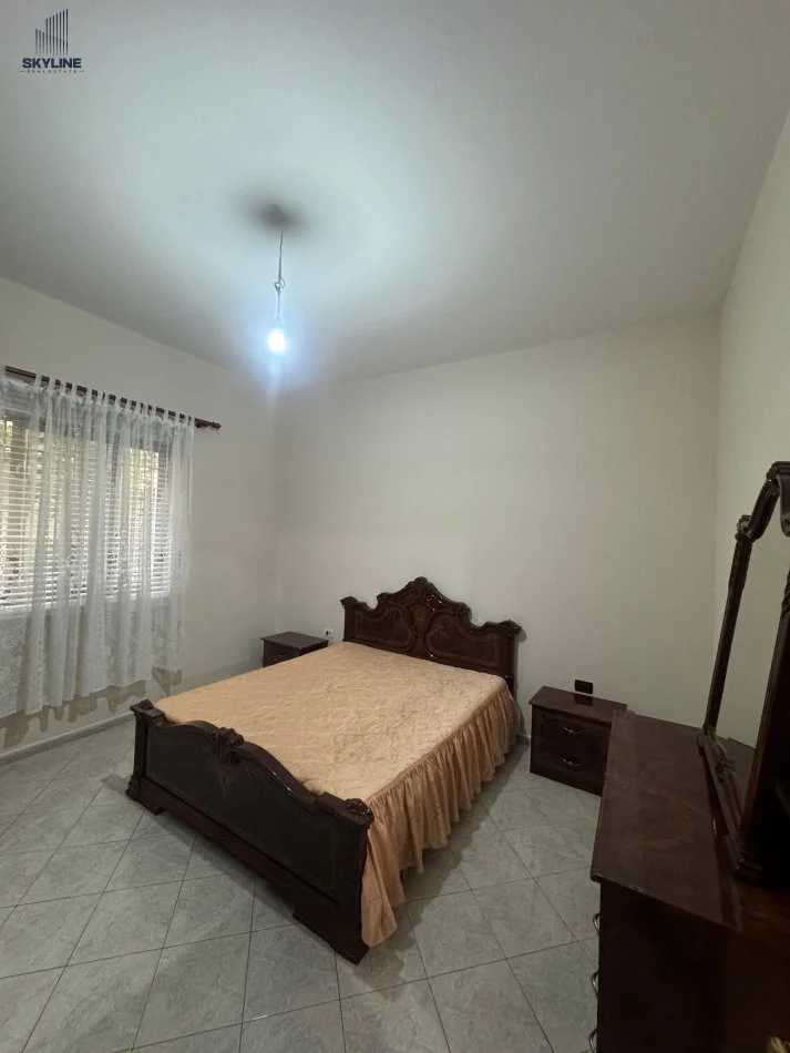 Tirane, jepet me qera apartament 2+1+Ballkon Kati 1, 450 € (Prane Ekonomikut)