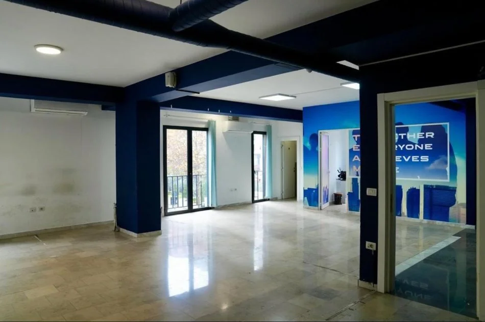 Tirane, jepet me qera ambjent biznesi Kati 2, 120 m² 1.500 € (Don Bosko)