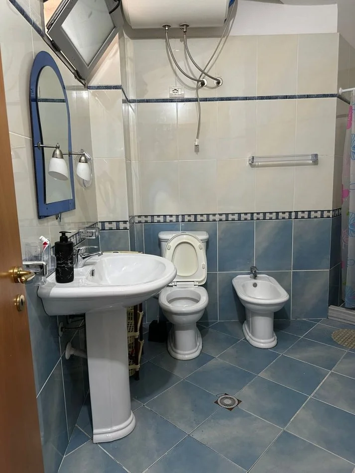 Vlore, jepet me qera apartament 1+1 Kati 8, 60 m² 300 € (Rruga e Cipajve, pas shkolles Elite) rv46212