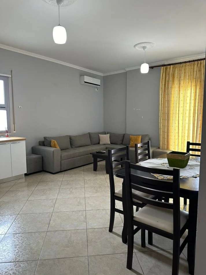 Vlore, jepet me qera apartament 1+1 Kati 8, 60 m² 300 € (Rruga e Cipajve, pas shkolles Elite) rv46212