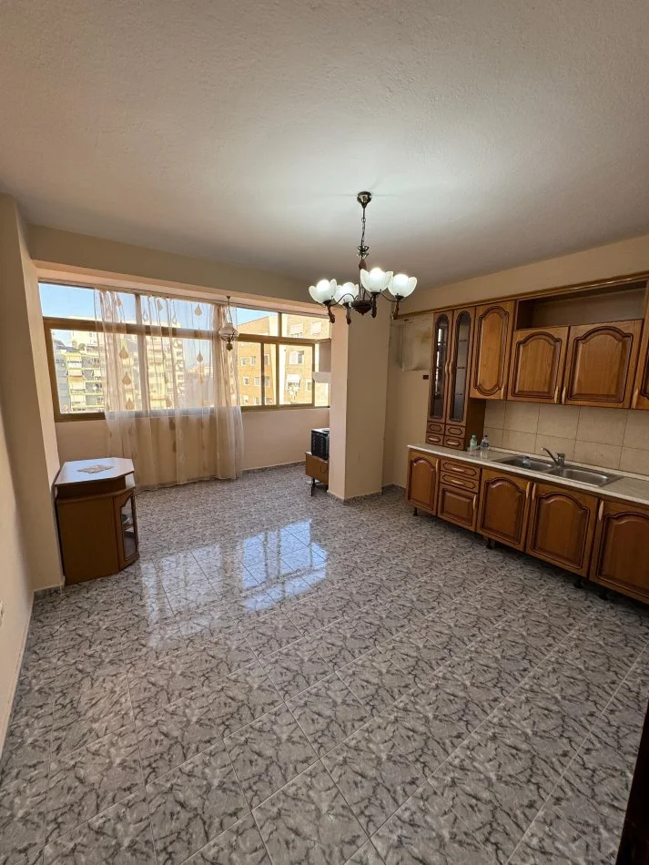 Tirane, Apartament 2+1  per qira Kati 6, 79 m² 650 € (21 Dhjetori)