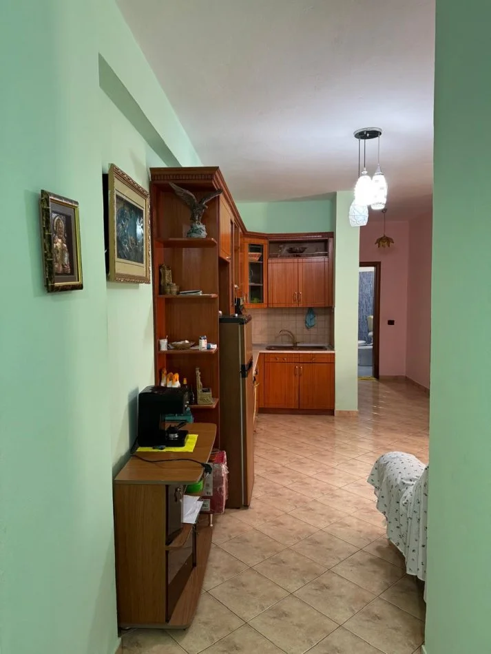 Vlore, jepet me qera apartament 1+1 Kati 2, 80 m² 600 € (te lokal Xhokla, Lungomare) RV46204