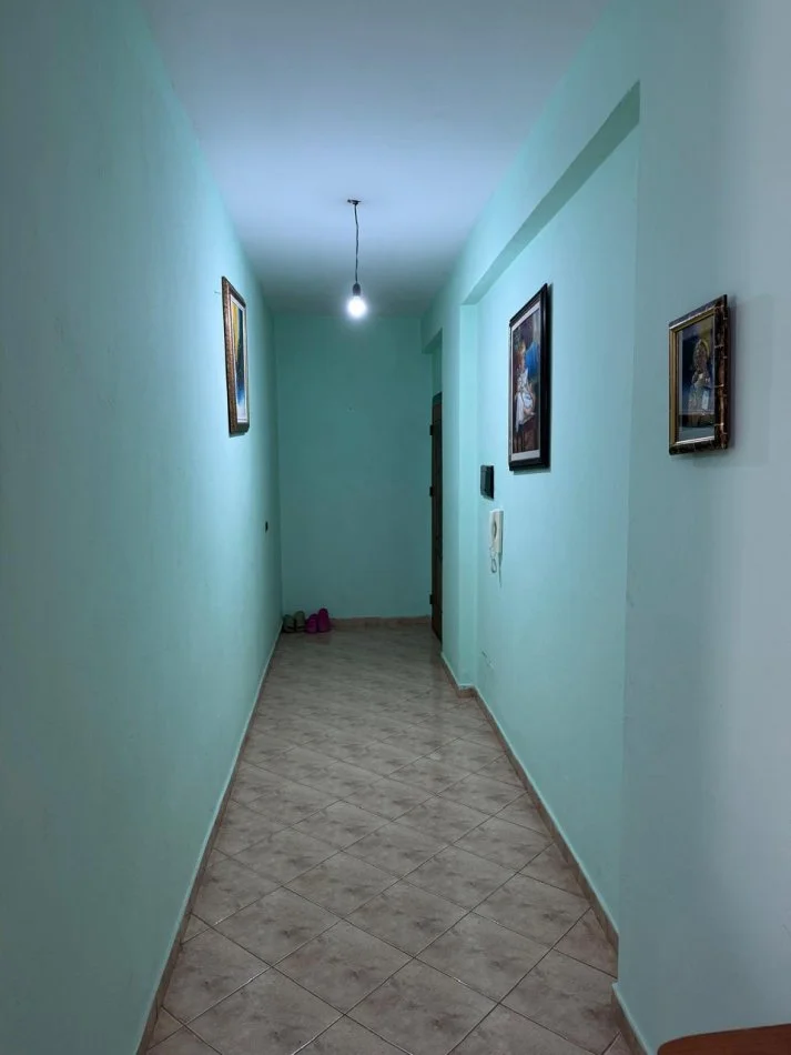 Vlore, jepet me qera apartament 1+1 Kati 2, 80 m² 600 € (te lokal Xhokla, Lungomare) RV46204