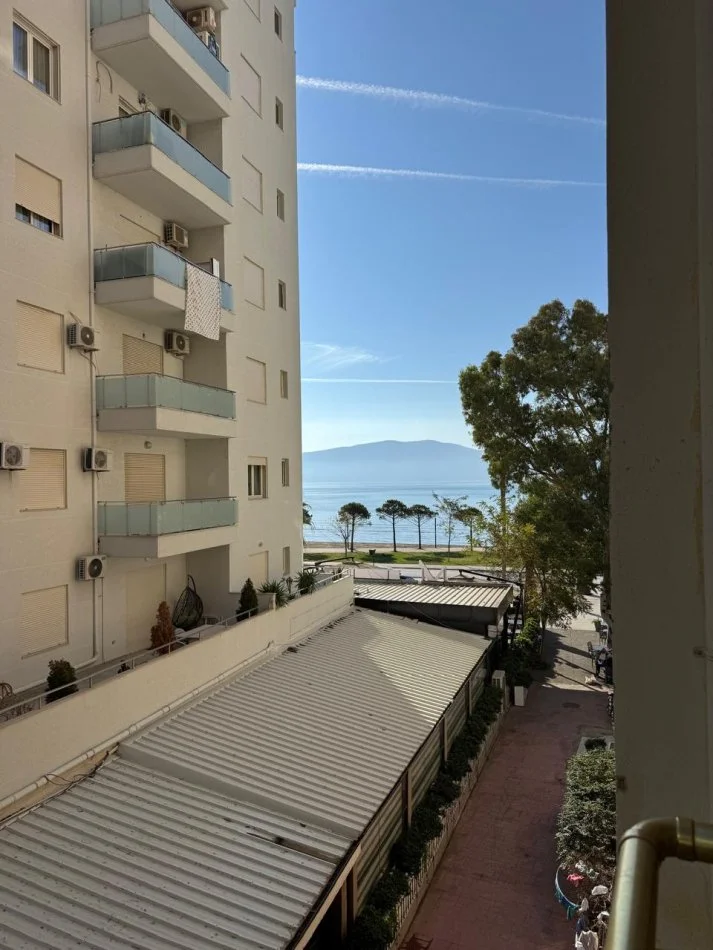 Vlore, jepet me qera apartament 1+1 Kati 2, 80 m² 600 € (te lokal Xhokla, Lungomare) RV46204