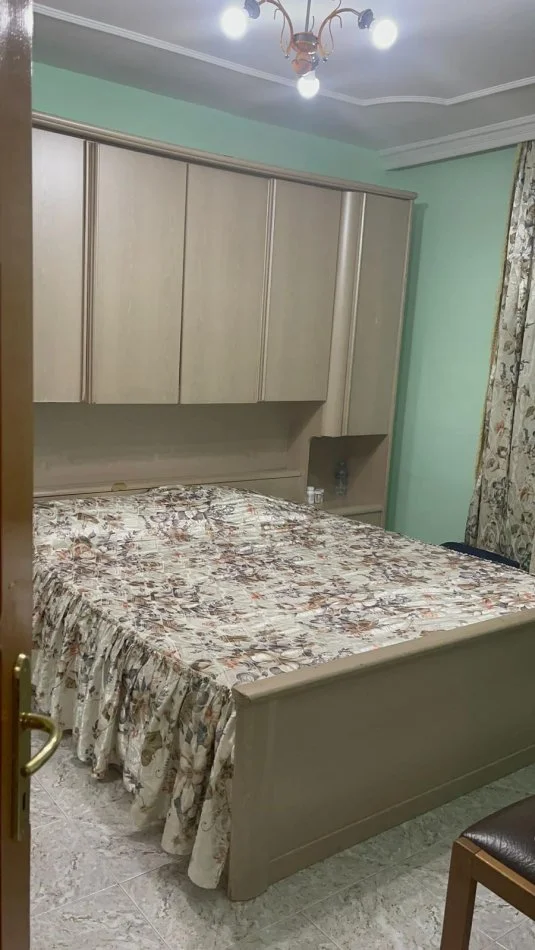 Tirane, jepet me qera apartament 2+1 Kati 3, 55 m² 400 €