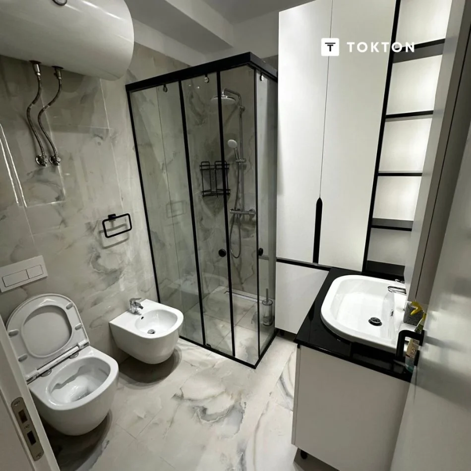 Tirane, jepet me qera apartament 2+1+Ballkon , 100 m² 1.000 €