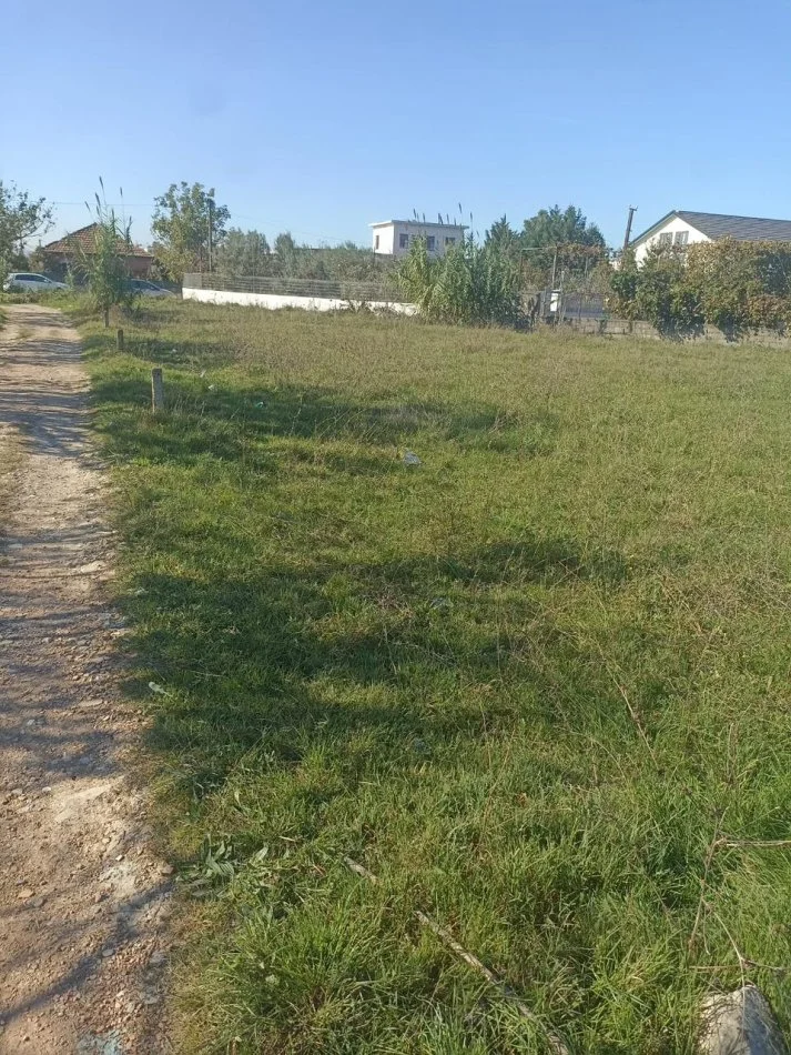 Tirane, shes toke , 1.500 m² 155.000 € (Rruga Teuta Bathore)