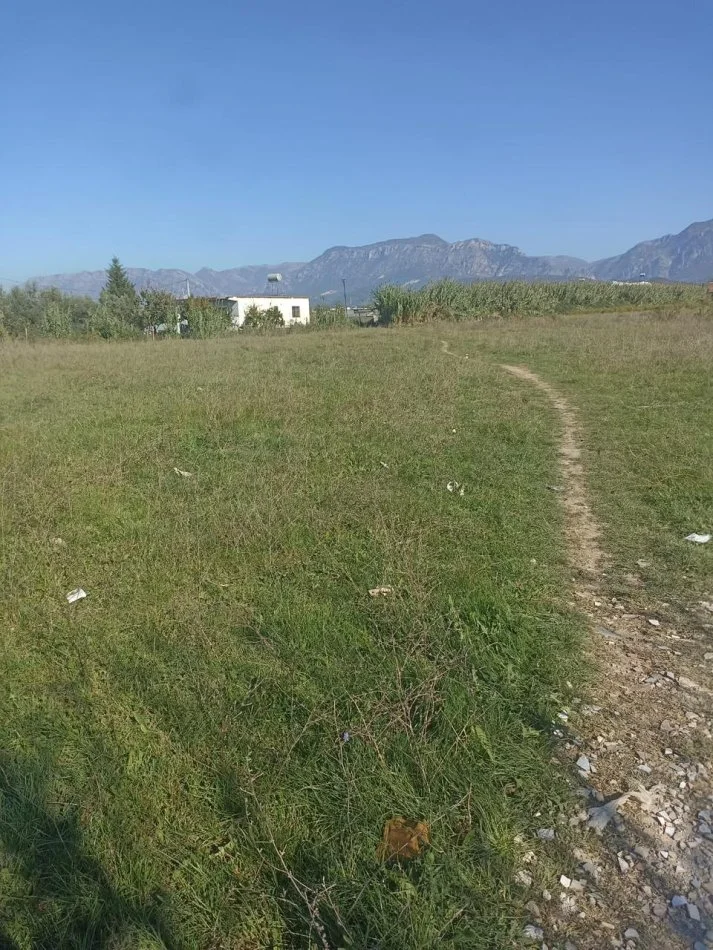 Tirane, shes toke , 1.500 m² 155.000 € (Rruga Teuta Bathore)