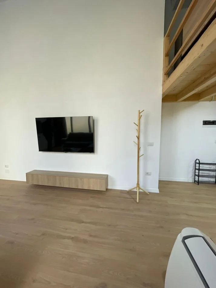 Tirane, jepet me qera apartament duplex 1+1 Kati 0, 90 m² 750 € (Rruga Durresit)