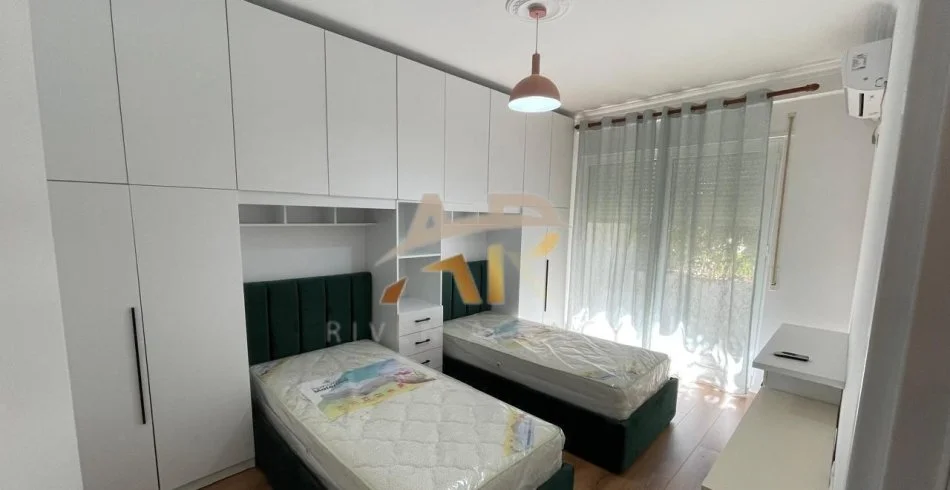 Tirane, jepet me qera shtepi 2+1 Kati 2, 85 m² 750 € (Rruga Xhon Kenedi)