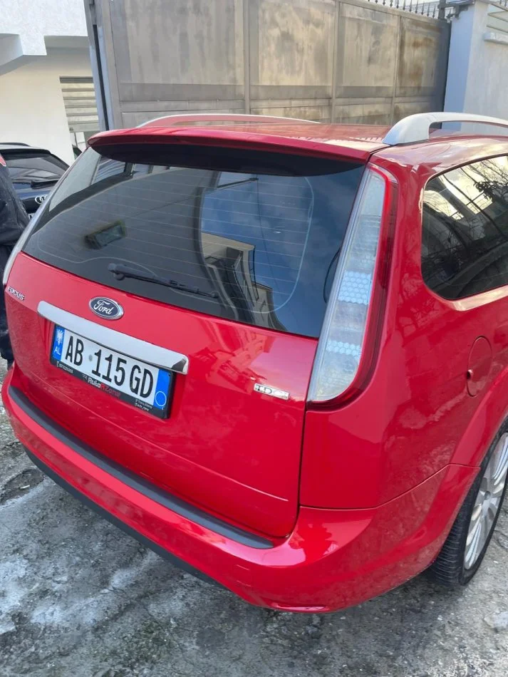 Tirane, shitet makine Ford Focus Nafte, e kuqe manuale,  3700€