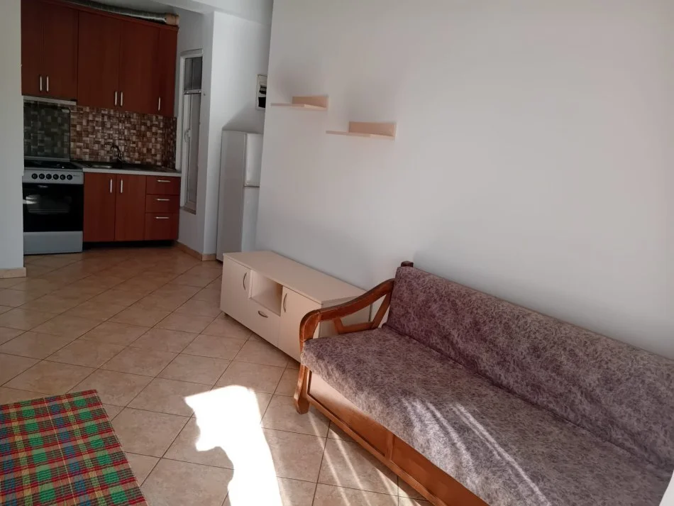 Tirane, Apartament 1+1 me qira Kati 2, 72 m² 320 € (Rruga Budi Qytet Studenti )