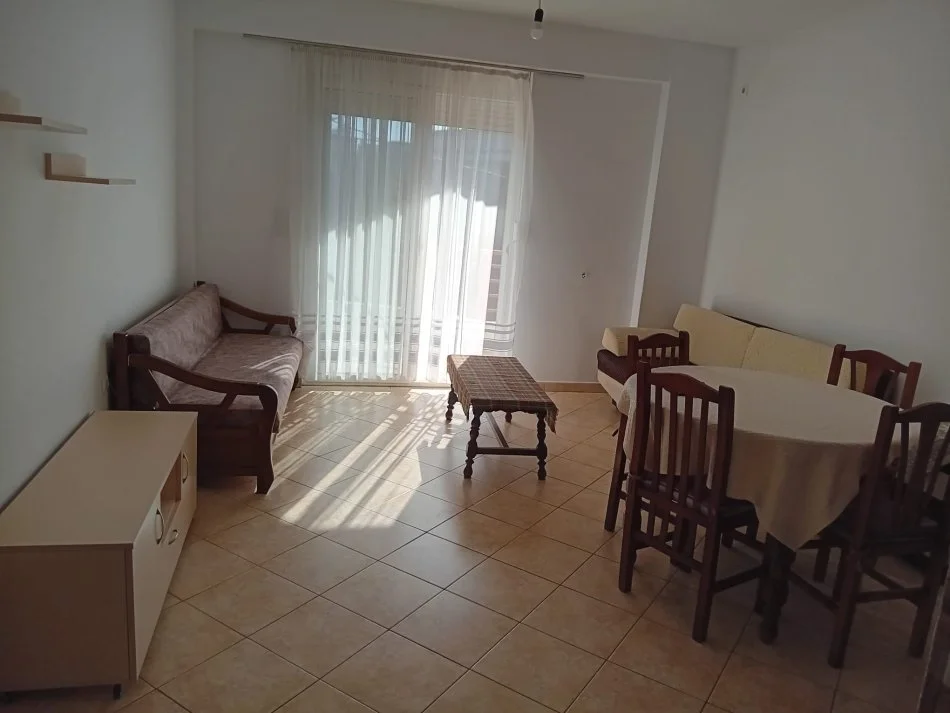 Tirane, Apartament 1+1 me qira Kati 2, 72 m² 320 € (Rruga Budi Qytet Studenti )