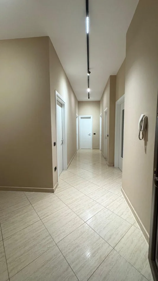 Tirane, Apartament 3+1 per qira tek Kopshti Zoologjik