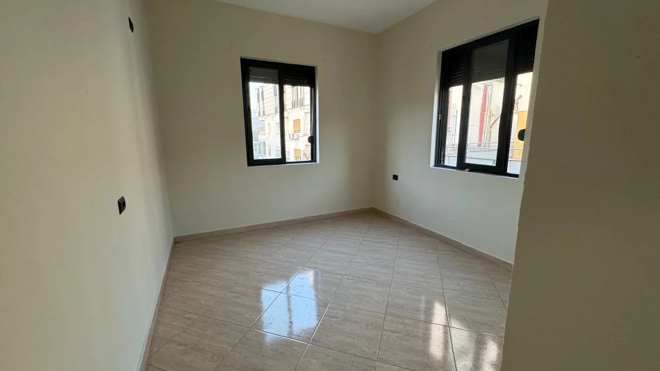 Tirane, Apartament 3+1 per qira tek Kopshti Zoologjik