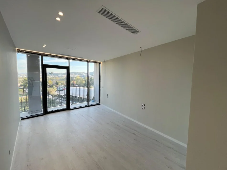 Tirane, jepet me qera zyre Kati 4, 125 m² 1.250 € (RRUGA E KOSOVAREVE)