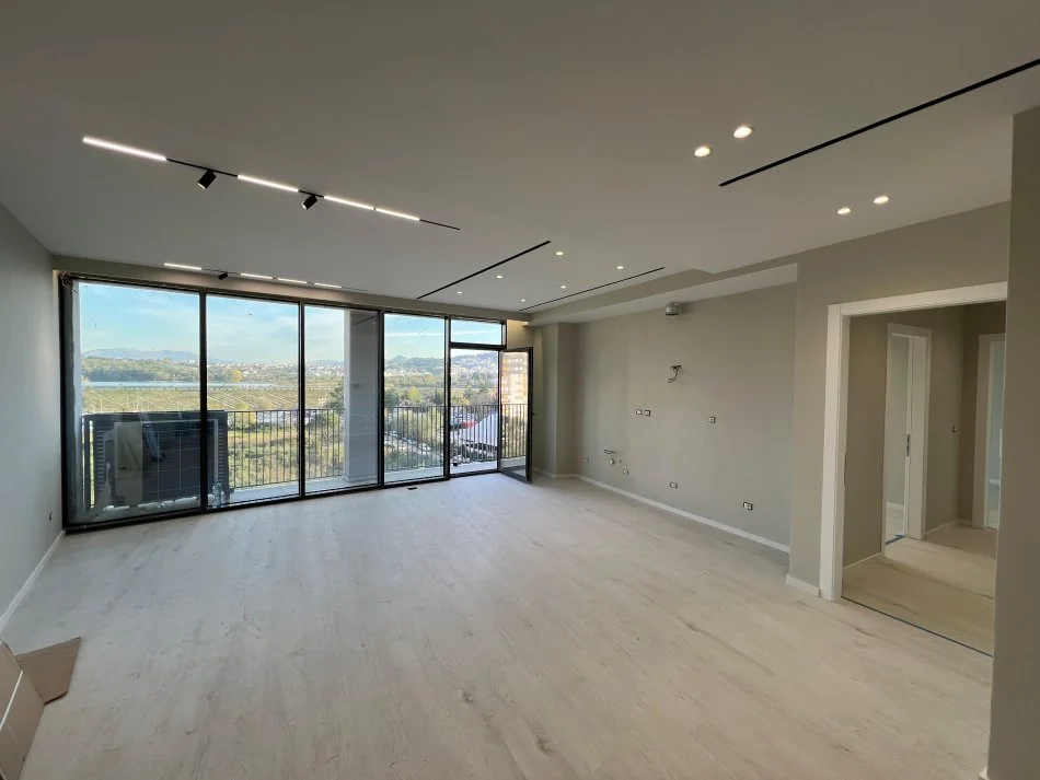 Tirane, jepet me qera zyre Kati 4, 125 m² 1.250 € (RRUGA E KOSOVAREVE)