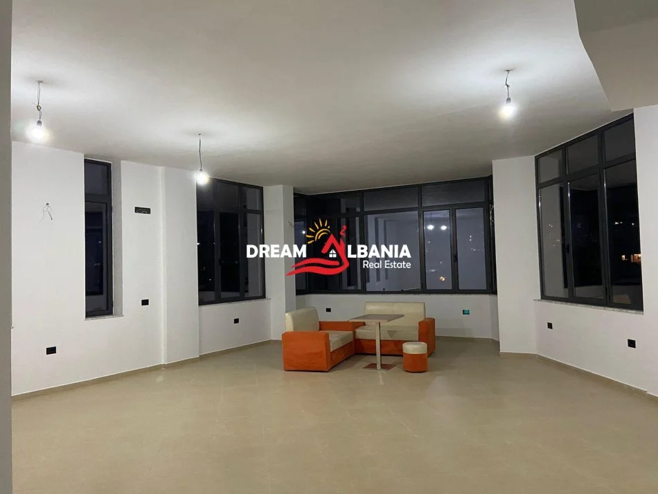 Tirane, jepet me qera zyre , 90 m² 400 € (Babrru)