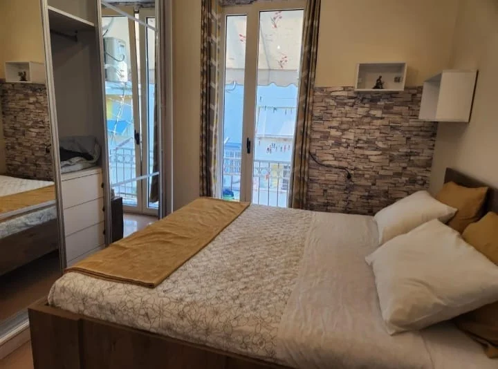 Tirane, jap me qera apartament 2+1+Ballkon Kati 5, 76 m² 600 € (shallvaret)