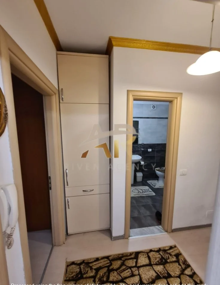 Tirane, jepet me qera shtepi 1+1 Kati 4, 60 m² 450 € (Përball shkollës Don Bosko)