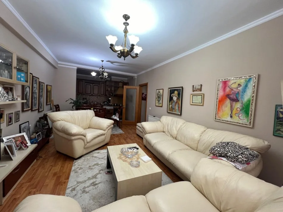 Tirane, shitet apartament 2+1+Ballkon Kati 6, 120 m² 262.900 € (Komuna Parisit)