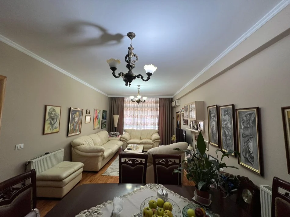 Tirane, shitet apartament 2+1+Ballkon Kati 6, 120 m² 262.900 € (Komuna Parisit)