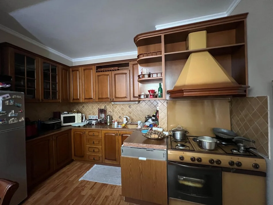 Tirane, shitet apartament 2+1+Ballkon Kati 6, 120 m² 262.900 € (Komuna Parisit)