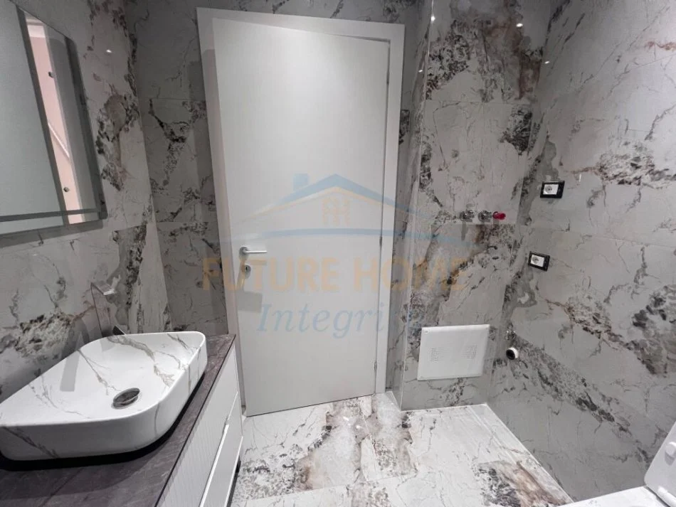 Tirane, shitet apartament 1+1 Kati 4, 74 m² 96.000 € (UAZA E RE ASTIR)