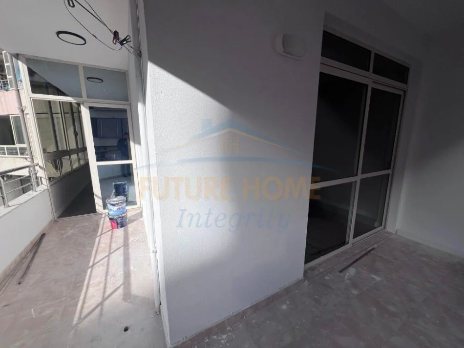 Tirane, shitet apartament 1+1 Kati 4, 74 m² 96.000 € (UAZA E RE ASTIR)