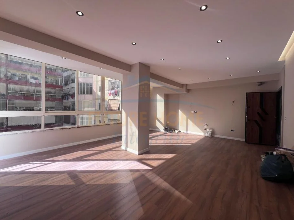 Tirane, shitet apartament 1+1 Kati 4, 74 m² 96.000 € (UAZA E RE ASTIR)