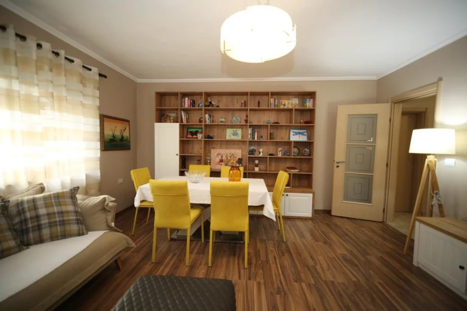 Tirane, jepet me qera apartament 2+1 Kati 2, 73 m² 750 € (Pazari i ri)
