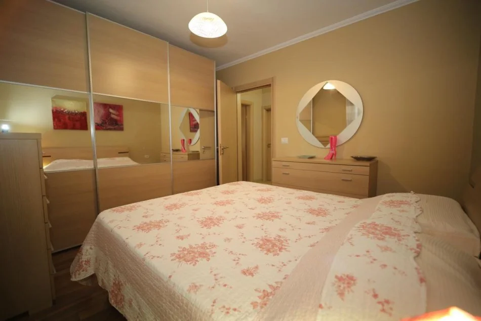 Tirane, jepet me qera apartament 2+1 Kati 2, 73 m² 750 € (Pazari i ri)