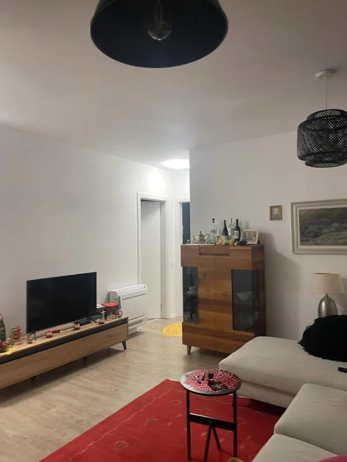 Tirane, jepet me qera apartament 2+1 Kati 5, 86 m² 450 € (univers city)