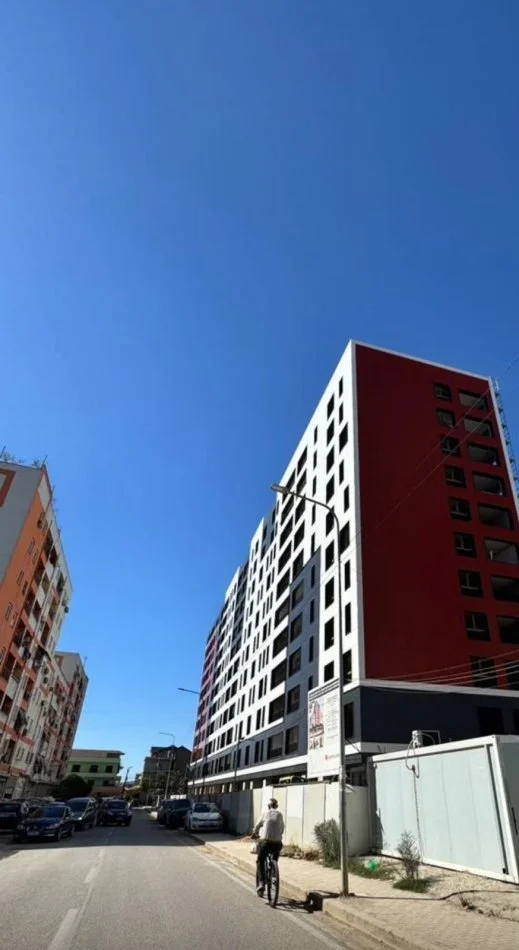 Tirane, shitet apartament 2+1+Ballkon Kati 2, 122 m² 213.000 € (Bulevardi i Ri)