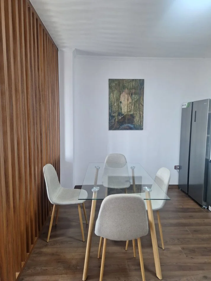 Tirane, jepet me qera apartament 2+1+Aneks+Ballkon Kati 5, 120 m² 700 € (don bosko)